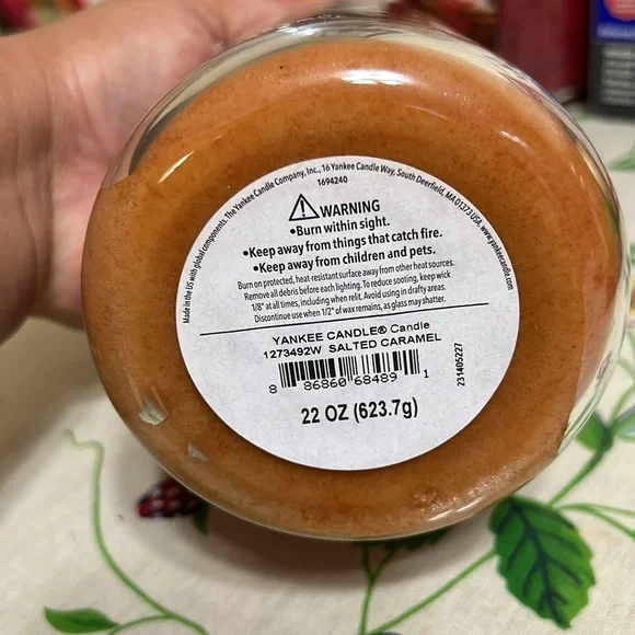 NWT Yankee Candle Salted Caramel Large Glass candle - Picture 8 of 9